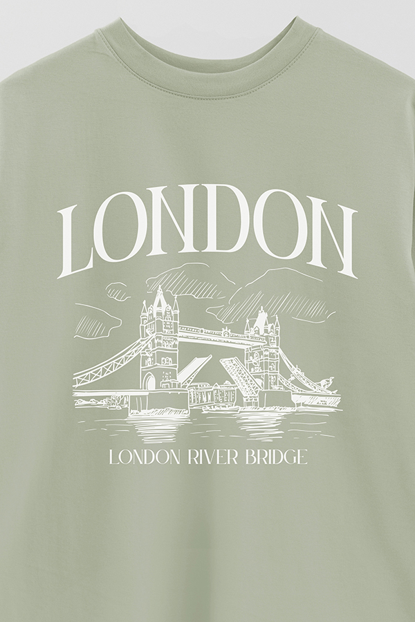 REMERA OVER ESTAMPADA LONDON