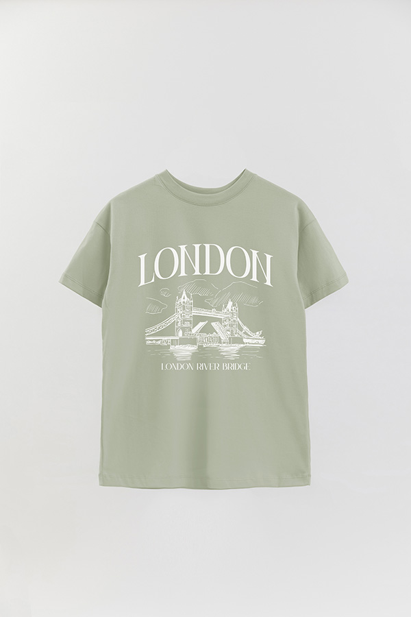 REMERA OVER ESTAMPADA LONDON
