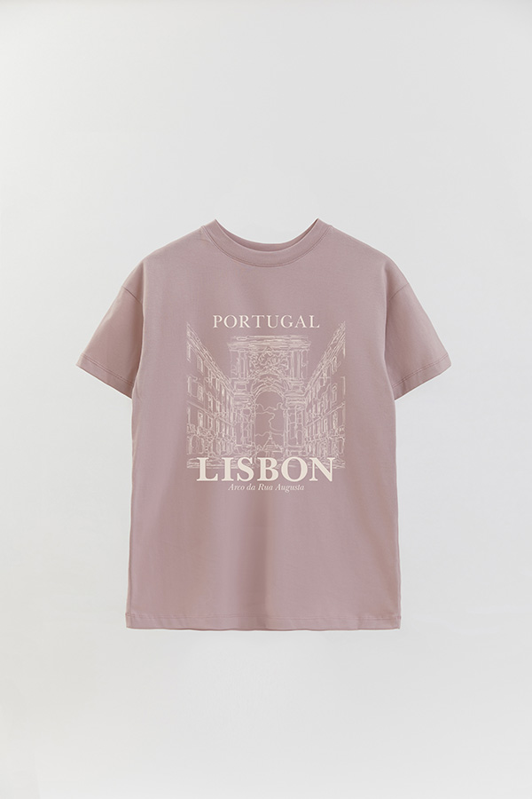 REMERA OVER ESTAMPADA LISBON