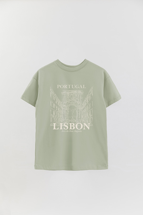 REMERA OVER ESTAMPADA LISBON