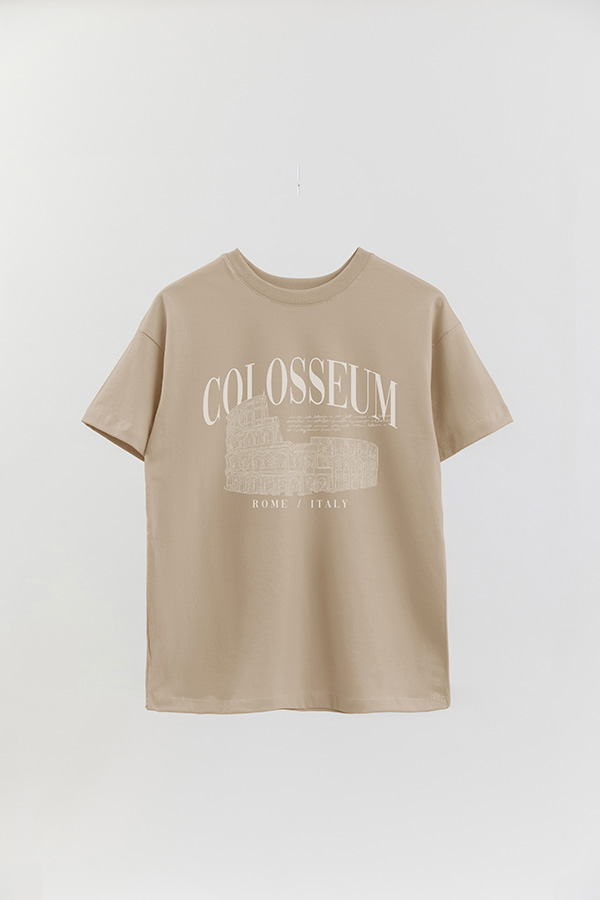 REMERA OVER ESTAMPADA COLOSSEUM