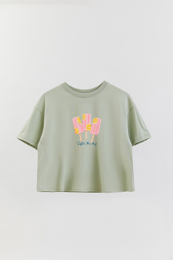 REMERA CROP ESTAMPADA COASTAL SOFTEN THE DAY