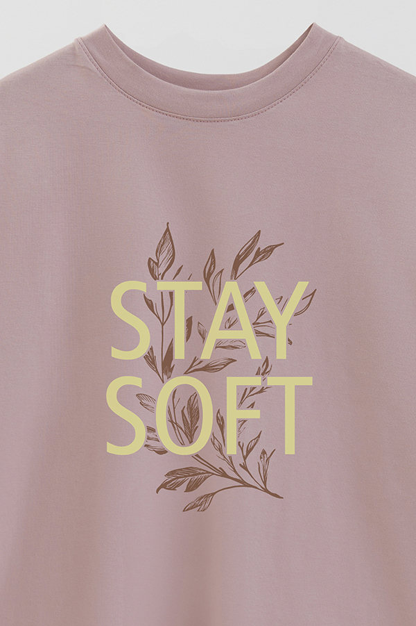 REMERA OVER ESTAMPADA STAY SOFT