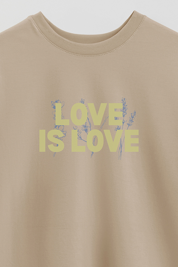 REMERA OVER ESTAMPADA LOVE IS LOVE