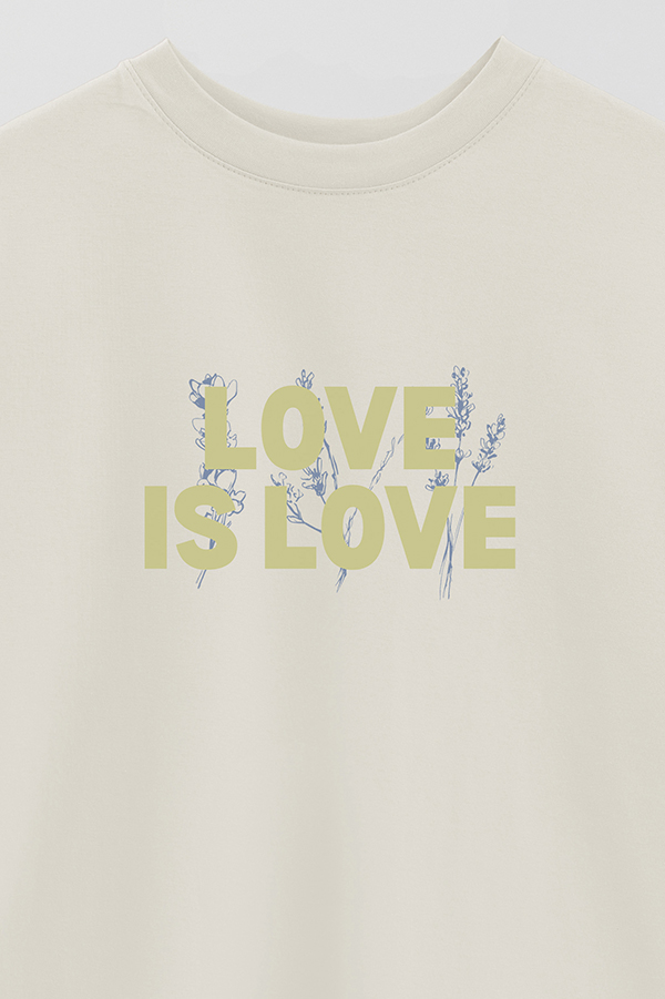 REMERA OVER ESTAMPADA LOVE IS LOVE