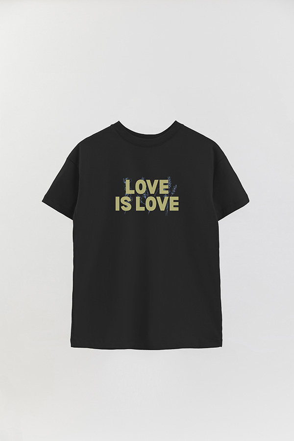 REMERA OVER ESTAMPADA LOVE IS LOVE