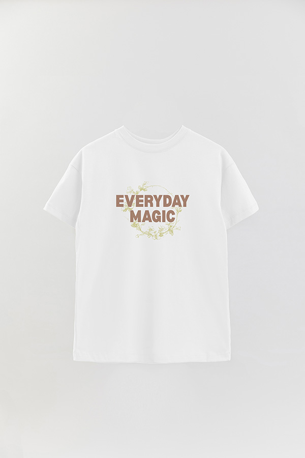 REMERA OVER ESTAMPADA EVERYDAY MAGIC