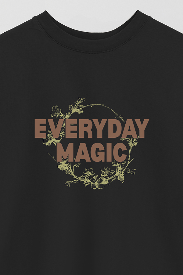 REMERA OVER ESTAMPADA EVERYDAY MAGIC