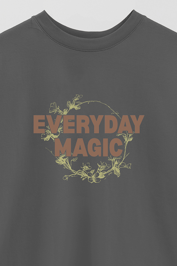 REMERA OVER ESTAMPADA EVERYDAY MAGIC