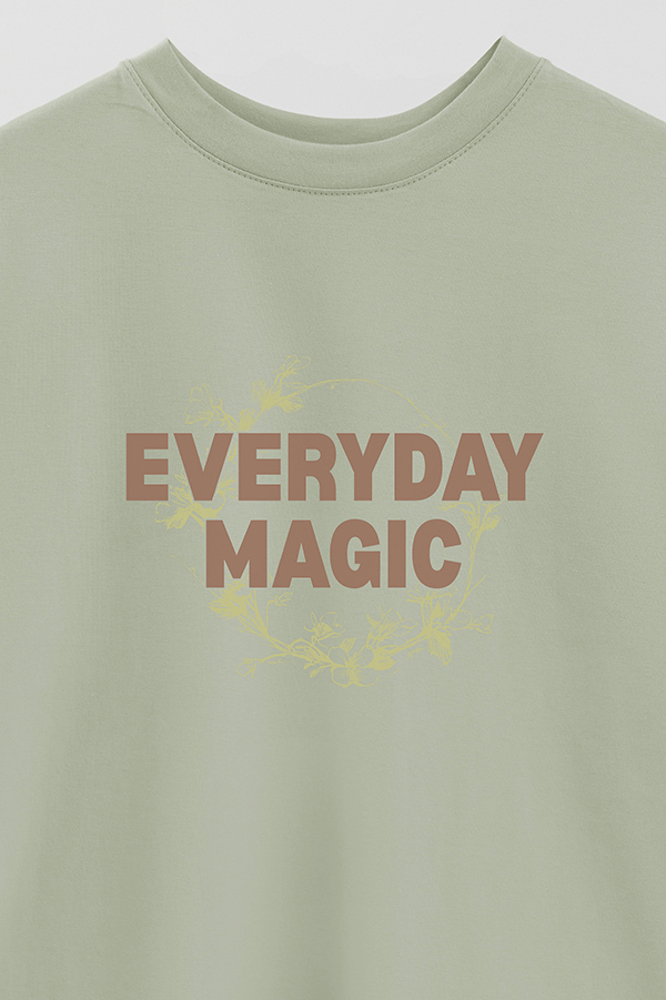 REMERA OVER ESTAMPADA EVERYDAY MAGIC