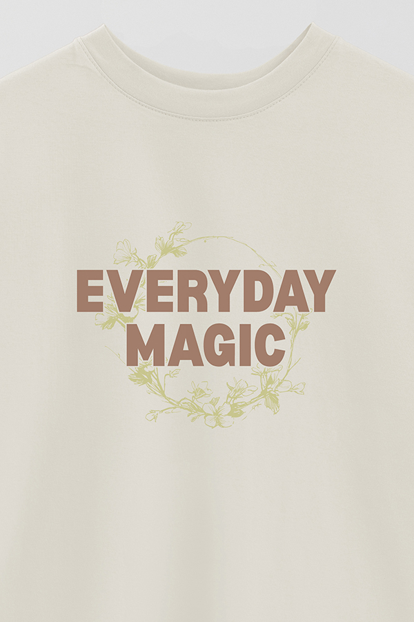 REMERA OVER ESTAMPADA EVERYDAY MAGIC