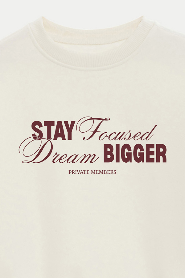 BUZO CROP ESTAMPADO STAY FOCUSED