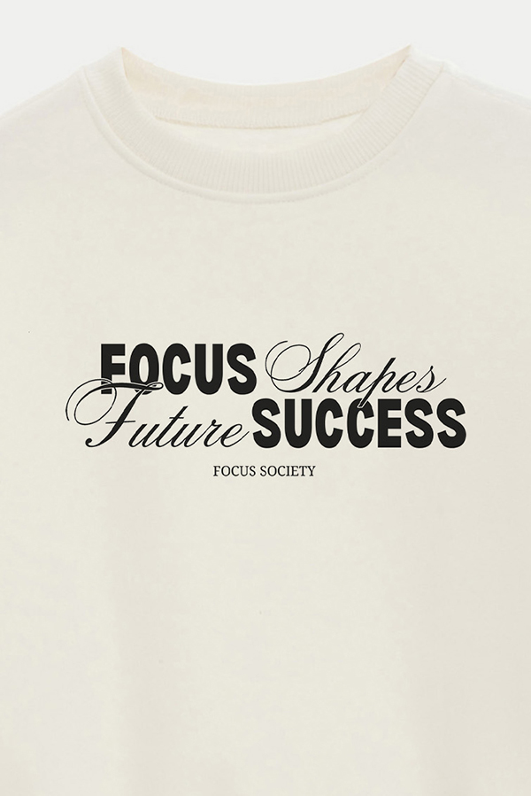 BUZO CROP ESTAMPADO FOCUS SHAPES FUTURE