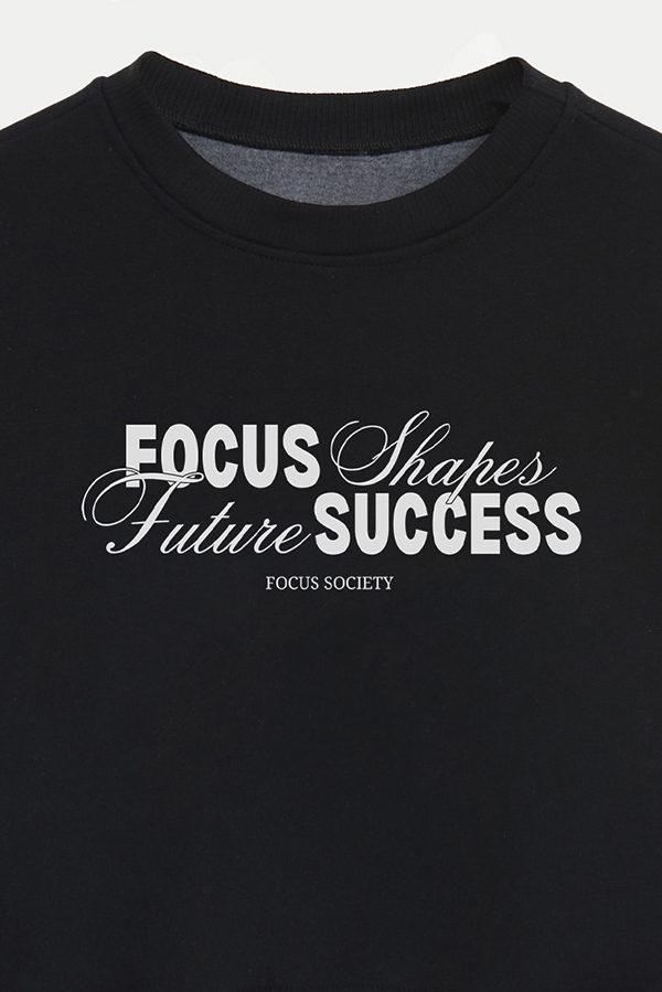 BUZO CROP ESTAMPADO FOCUS SHAPES FUTURE