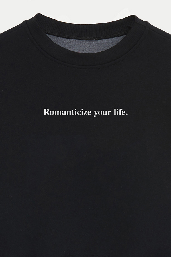 BUZO CROP ESTAMPADO MNM ROMANTICIZE YOUR LIFE