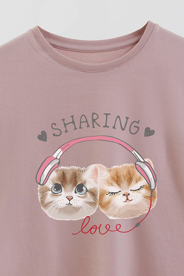 REMERA GIRL OVER KITTY DREAMS SHARING