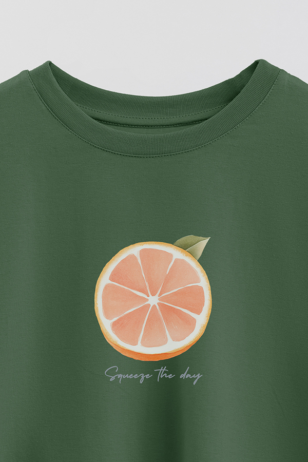 REMERA CROP ESTAMPADA COASTAL SQUEEZE THE DAY