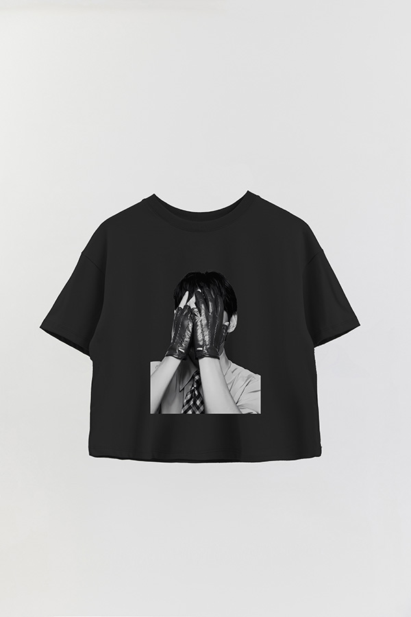 REMERA CROP ESTAMPADA BTS BW V