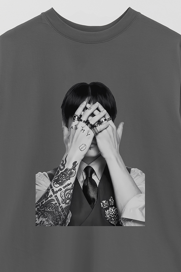 REMERA OVER ESTAMPADA BTS BW JUNGKOOK