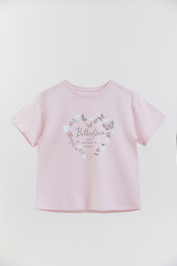 REMERA GIRL OVER BUTTERFLIES