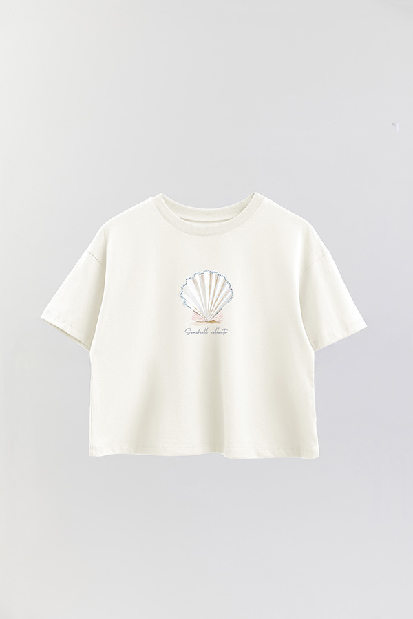 REMERA CROP ESTAMPADA COASTAL SEASHELL COLLECTOR