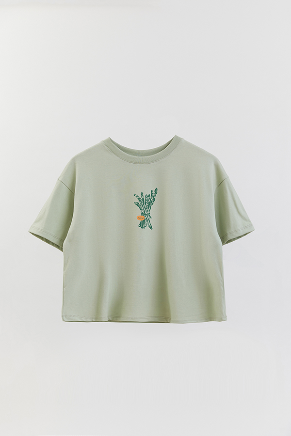 REMERA CROP ESTAMPADA HARVEST ASPARAGUS