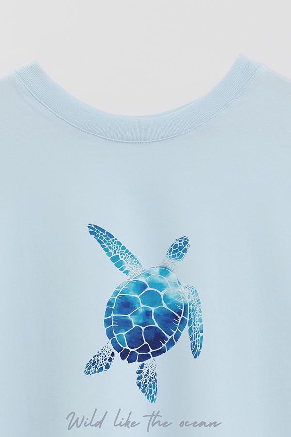 REMERA CROP ESTAMPADA COASTAL WILD LIKE THE OCEAN