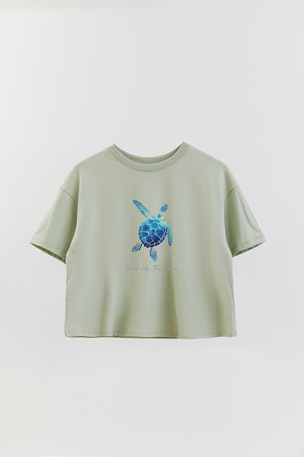 REMERA CROP ESTAMPADA COASTAL WILD LIKE THE OCEAN