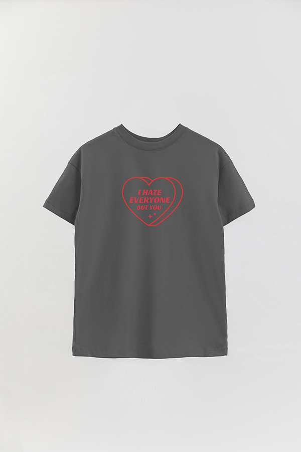 REMERA OVER ESTAMPADA VALENTINE BUNDLE HATE