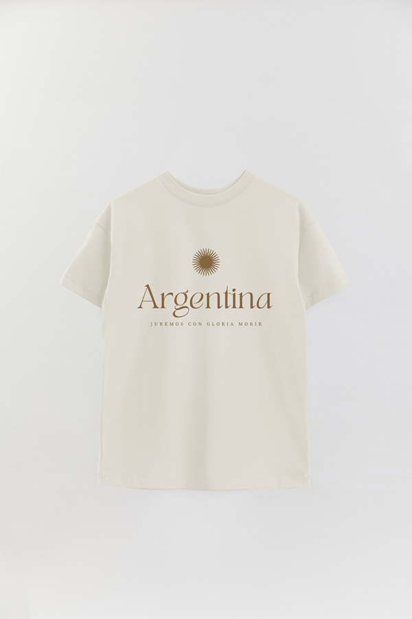 REMERA OVER ESTAMPADA ARG JUREMOS CON GLORIA