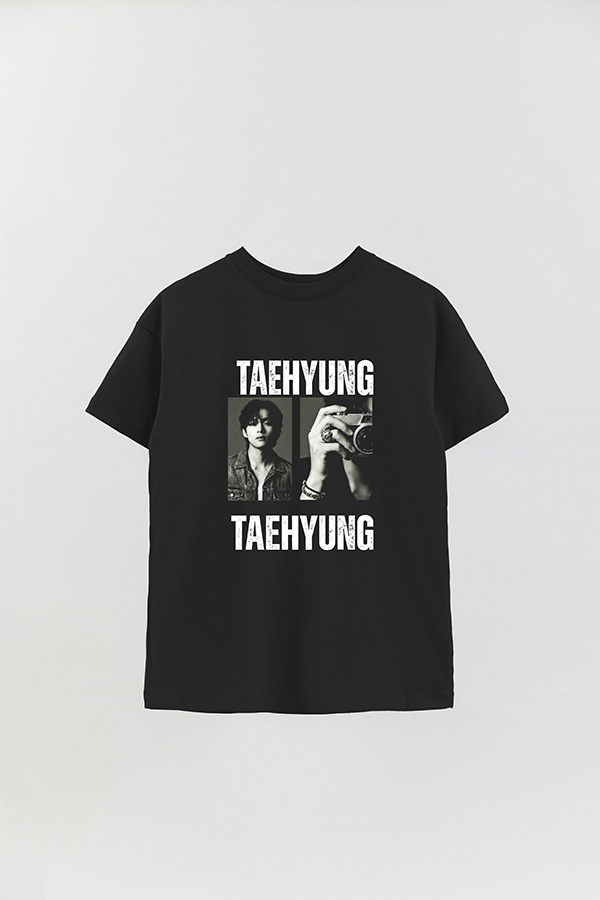 REMERA OVER ESTAMPADA BTS HT TAEHYUNG