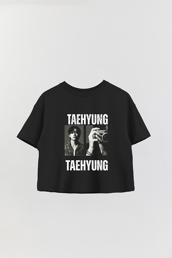 REMERA CROP ESTAMPADA BTS HT TAEHYUNG