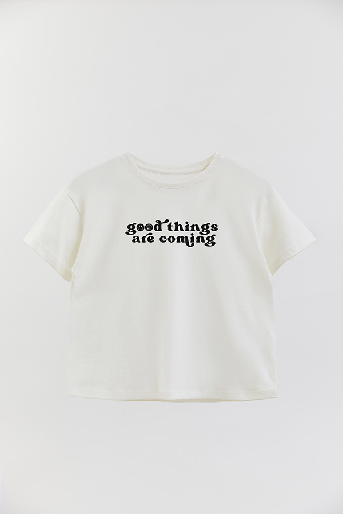 REMERA GIRL OVER TX GOOD THINGS ARE COMING
