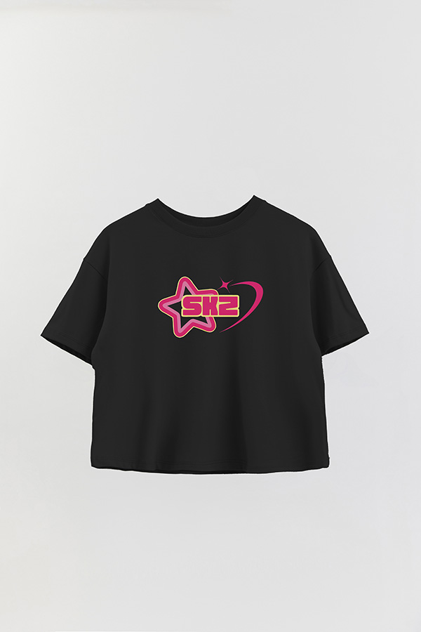REMERA CROP ESTAMPADA SKZ ROSA