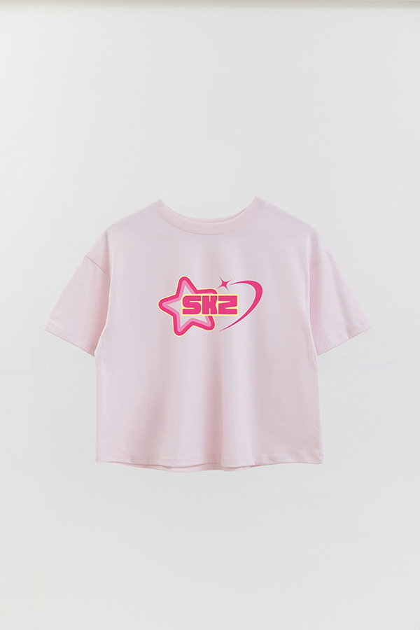 REMERA CROP ESTAMPADA SKZ ROSA