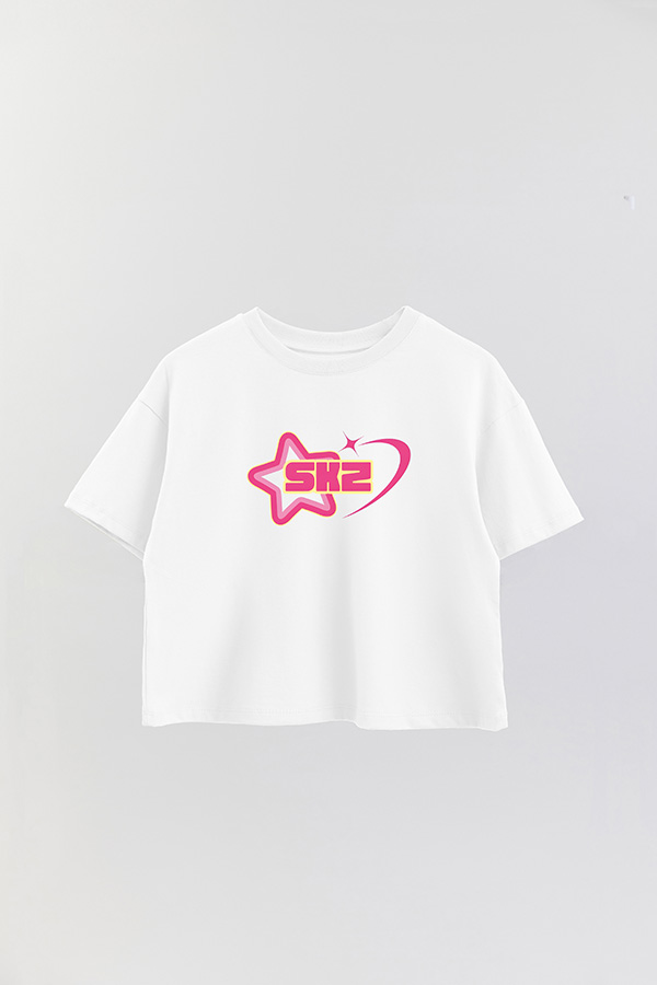 REMERA CROP ESTAMPADA SKZ ROSA