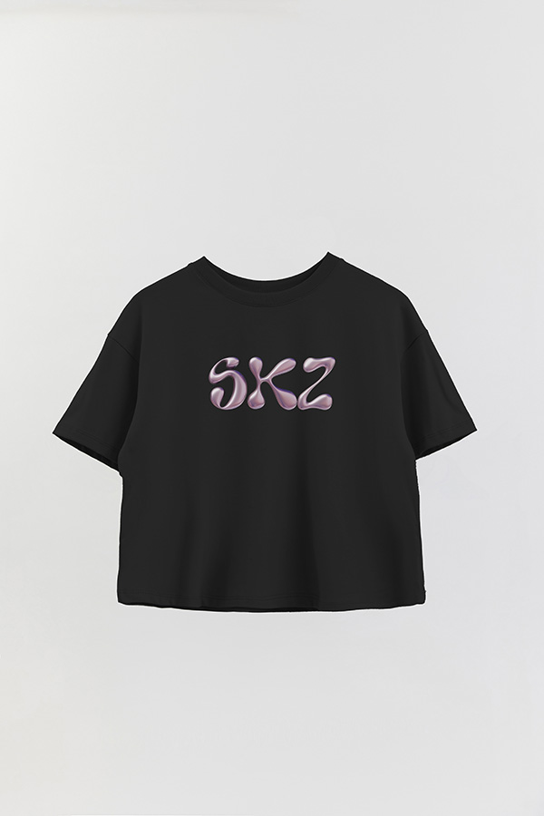 REMERA CROP ESTAMPADA SKZ 8
