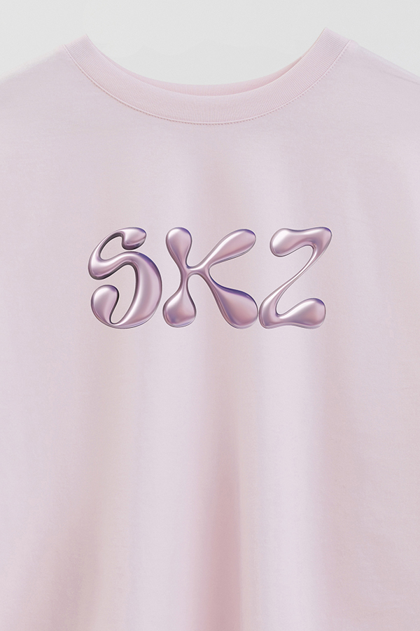 REMERA CROP ESTAMPADA SKZ 8