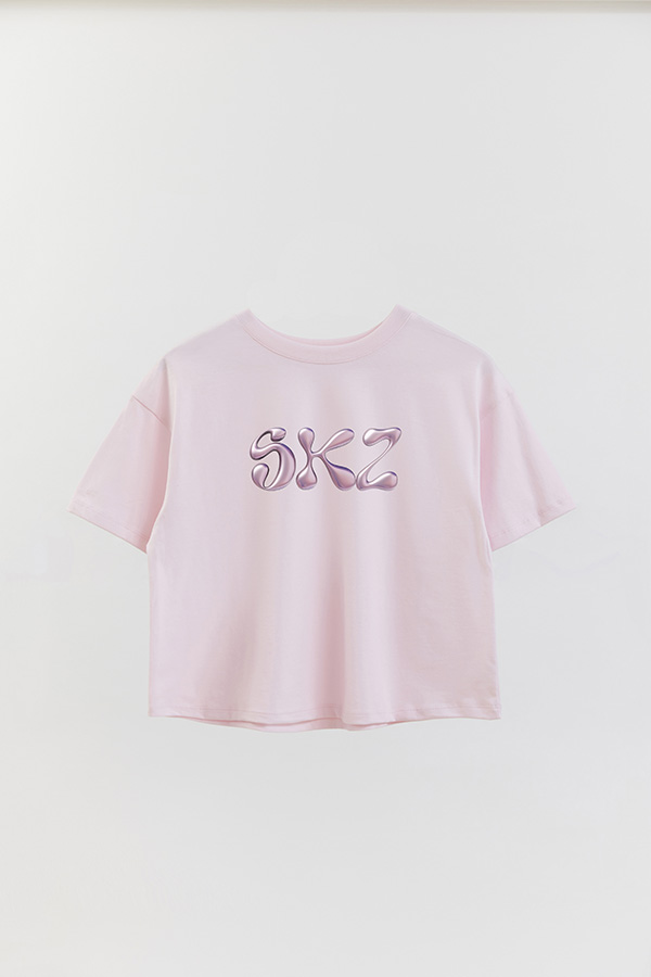 REMERA CROP ESTAMPADA SKZ 8