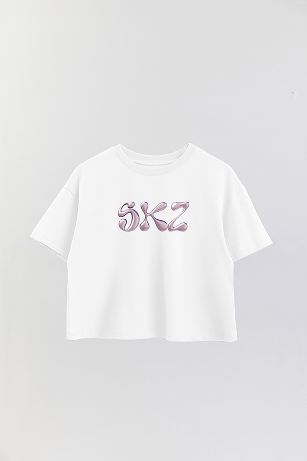 REMERA CROP ESTAMPADA SKZ 8