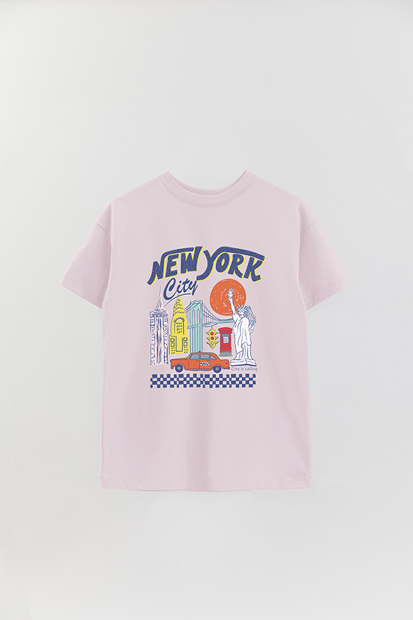 REMERA OVER ESTAMPADA NEW YORK CITY IS CALLING