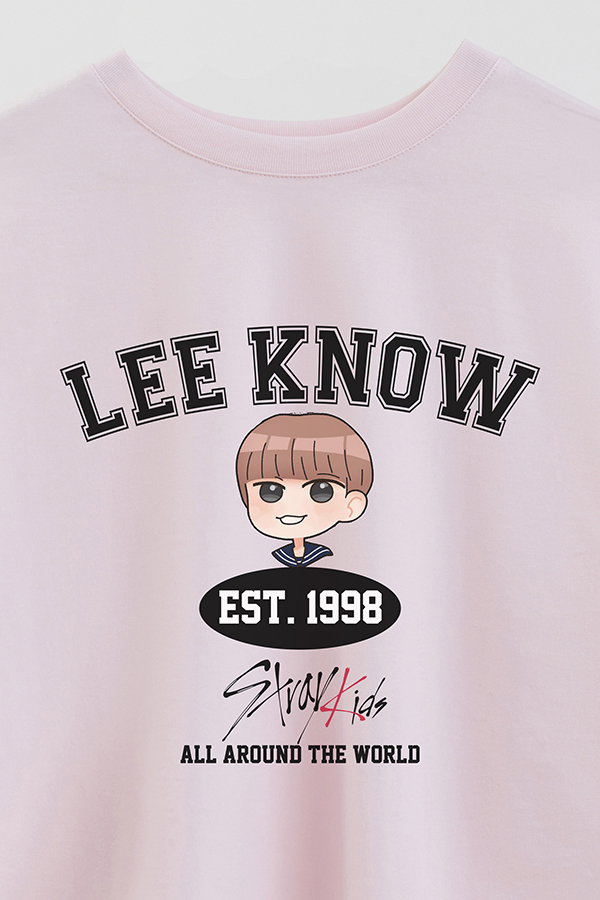 REMERA CROP ESTAMPADA SKZ VST LEE KNOW
