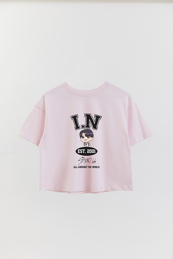 REMERA CROP ESTAMPADA SKZ VST I.N