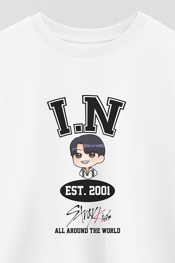 REMERA CROP ESTAMPADA SKZ VST I.N