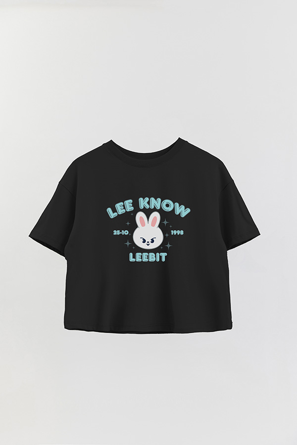 REMERA CROP ESTAMPADA SKZOO6 LEE KNOW