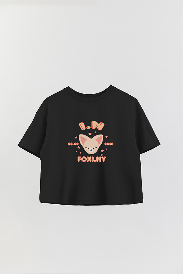 REMERA CROP ESTAMPADA SKZOO6 I.N