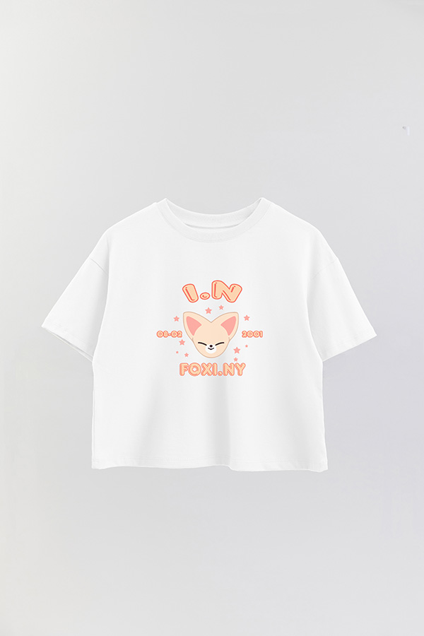 REMERA CROP ESTAMPADA SKZOO6 I.N