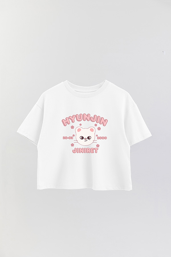 REMERA CROP ESTAMPADA SKZOO6 HYUNJIN