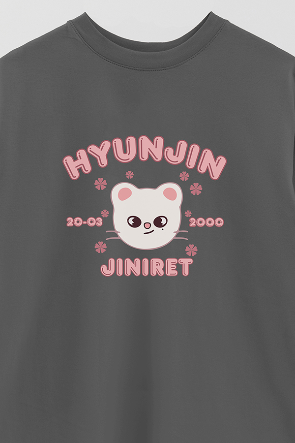 REMERA OVER ESTAMPADA SKZOO6 HYUNJIN