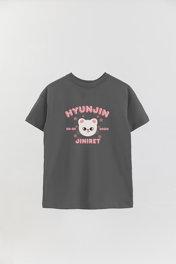 REMERA OVER ESTAMPADA SKZOO6 HYUNJIN